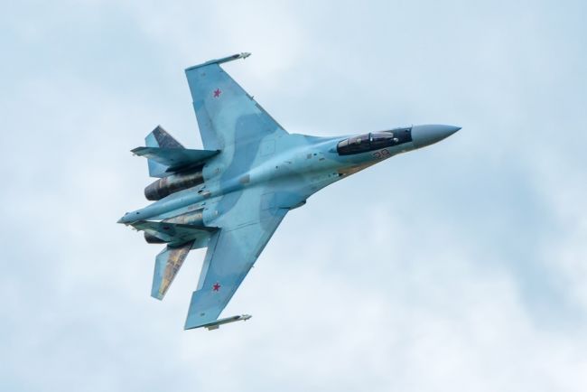 ウクライナ軍がロシアのSu-35戦闘機を撃墜