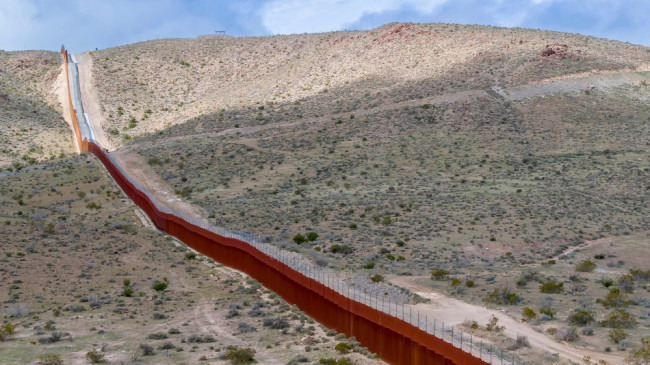 米国がメキシコ国境近くで対ドローンレーザーシステムを承認