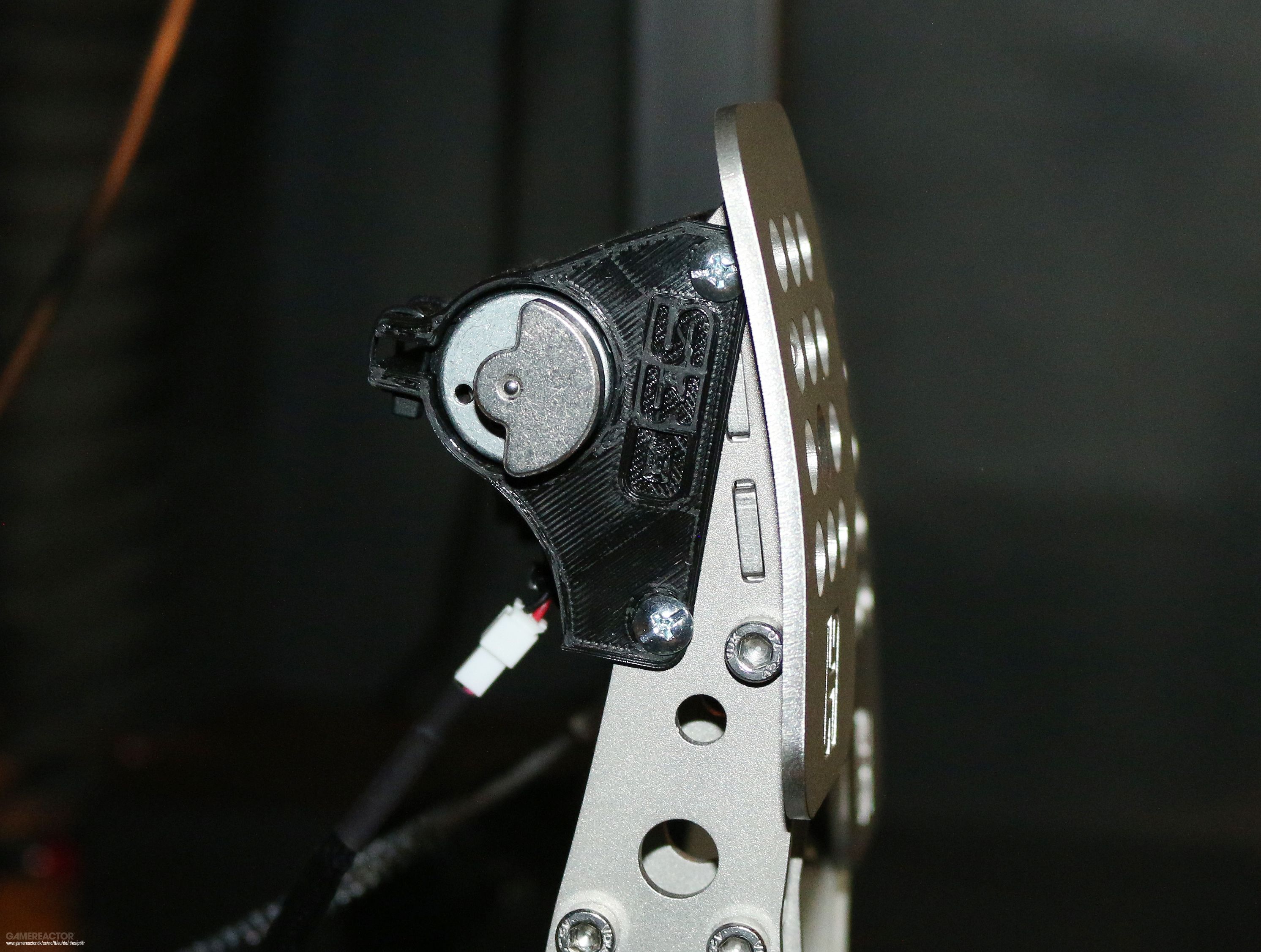 Robot Rumble Motor Sim-3Dペダルランブルモーターキット - Sim 3-D Pedal Rumble Motor Kit - Gamereactor