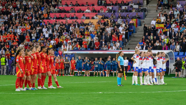 火曜日には女子ワールドカップ予選の試合が行われ、イングランド対スペインも含まれます