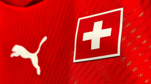 誤認とは、スイスのブリール・エンボロが退場処分を受けた新しいFIFAルールのことです