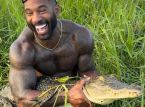この男はオーストラリアでワニと格闘し、それでビデオを作った...現在、彼は捜査を受けている
