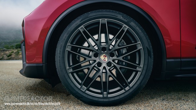 ポルシェが初の全電動マカンGTSを発売