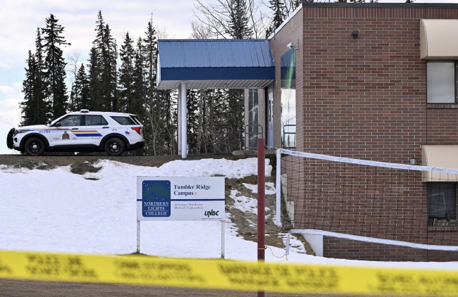 カナダ警察は18歳の女性を致命的な学校銃乱射事件の容疑者として特定