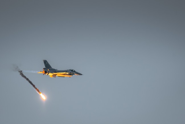 ポーランド、ハンガリーに向かう途中の領空使用に対してプーチン大統領に警告