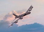 米国の核搭載爆撃機が日本の戦闘機と共に日本海を越えて武力誇示を行う