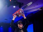 イーロンマスクは、「ビバ・ラ・リベルタッド・カラホ」のスローガンの下で保守的な会議でチェーンソーを振り回します