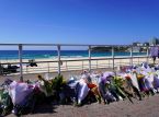 ボンダイビーチのクリスマスは、オーストラリア人が約30年ぶりの致命的な銃乱射事件に悲しみ、沈んだ雰囲気に包まれた