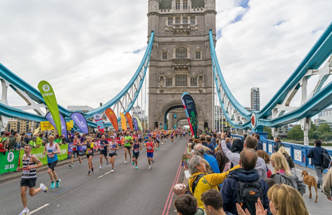 サバスチャン・サウェとヨミフ・ケジェルチャが、マラソンを2時間未満で完走した初のランナーとして歴史を作りました
