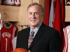 NBAのリック・アデルマン監督は、1970年代から2014年までに1,700試合以上を経験し、79歳で亡くなりました