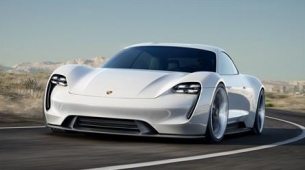 新しい調査によると、アメリカ人は価格よりもEVの航続距離をより気にしていることが明らかになりました