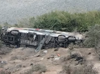 ペルーで旅客バスが渓谷に転落し、少なくとも37人が死亡