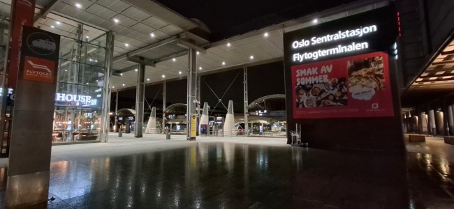 オスロ空港、ドローンの活動が検知されたため運航を停止