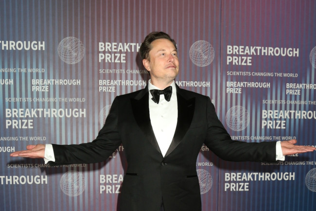 マスクがxAIをSpaceXに統合し、大規模な技術合併を実現