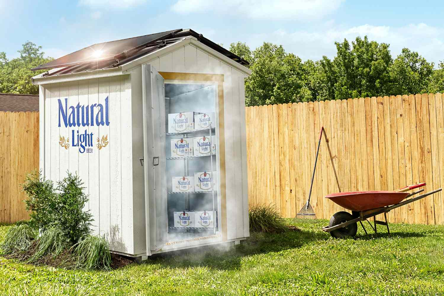 ついに、夏の唯一の問題を解決する裏庭用のガジェットが登場しました。温かいビール