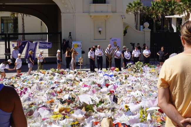 オーストラリア、ボンダイビーチ虐殺事件の犠牲者のための国民哀悼日を開催