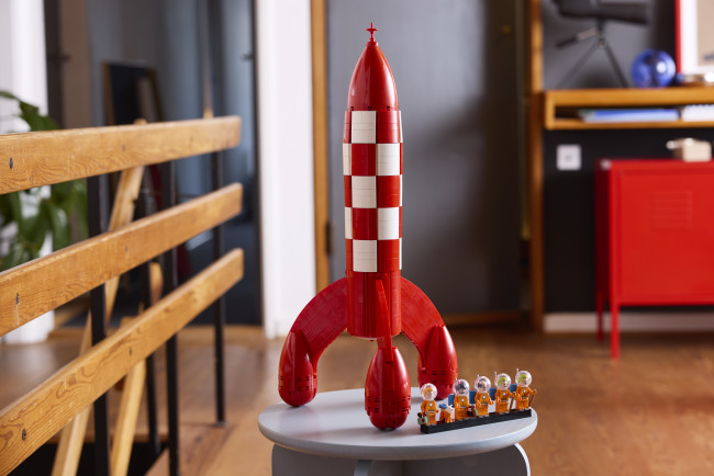 タンタンの伝説の月面ロケットがLego セットに変えられています