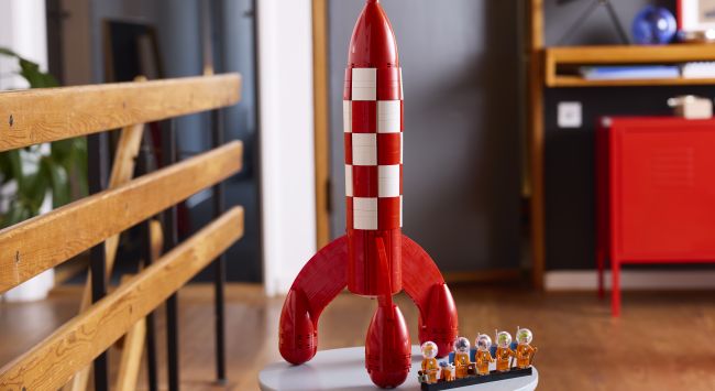タンタンの伝説の月面ロケットがLego セットに変えられています