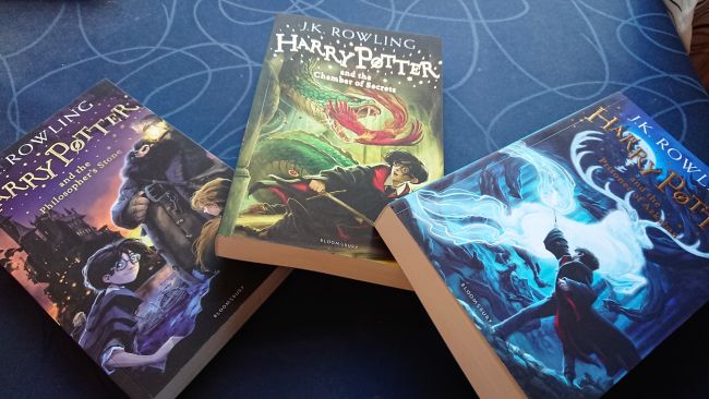 小説家たちはAIに取って代わられるのではないかとますます恐れています