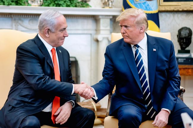 ネタニヤフは、イスラエルがトランプのイランとの停戦提案を受け入れたと発表